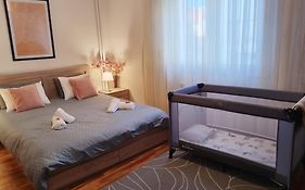 2Bdr Downtown Veria Peach Blossom